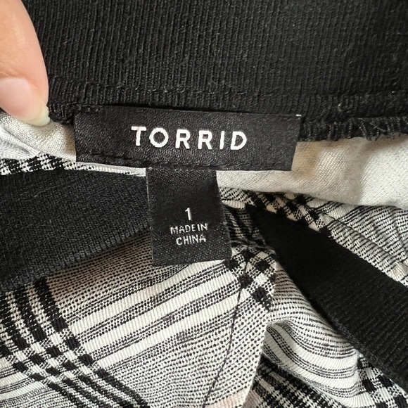 Torrid Bomber Jacket Womens 1X Black White‎ Pink Plaid Twill Snap Front - Picture 9 of 10